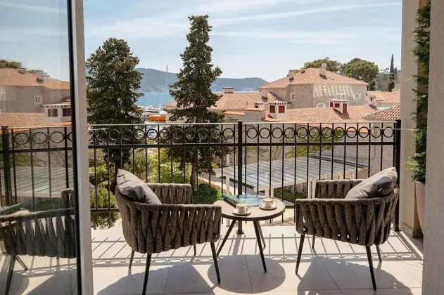 Studio park view with kitchen in Residential Building