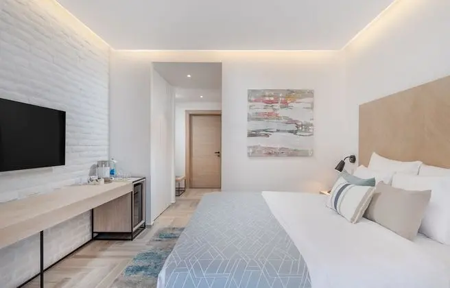 Superior room with sea view in Residential building