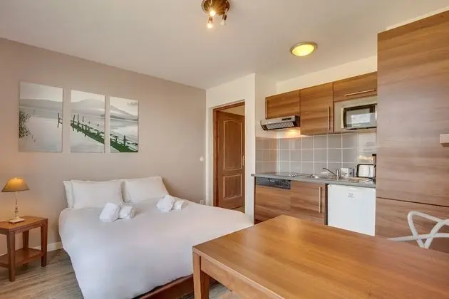 Stüdyo, Göl Manzaralı