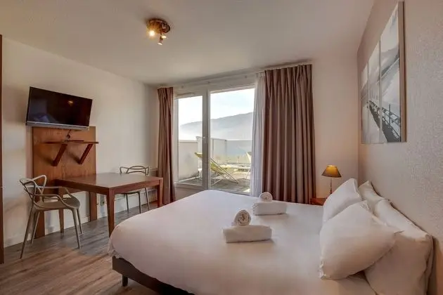 Stüdyo, Göl Manzaralı