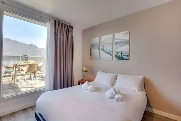 Stüdyo, Göl Manzaralı