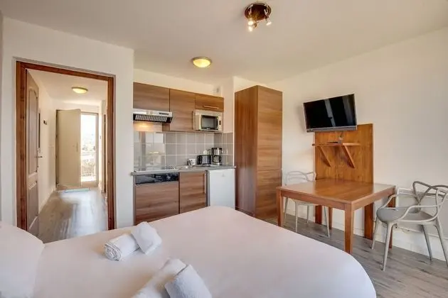 Stüdyo, Göl Manzaralı