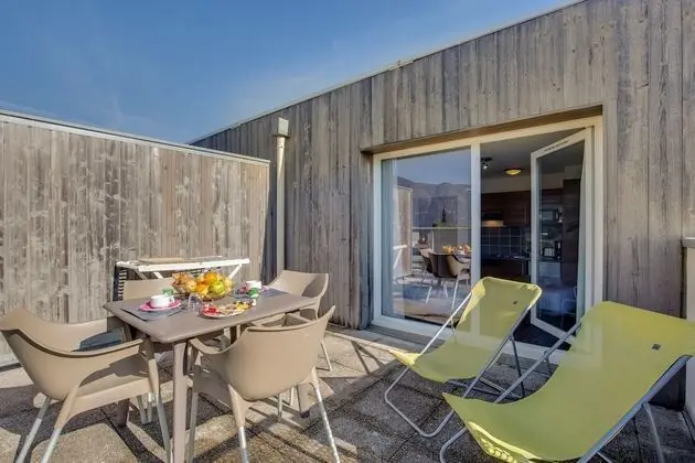 Stüdyo, Göl Manzaralı