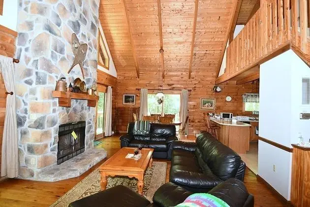 Ev, Birden Çok Yatak (Lazy Bear Retreat)