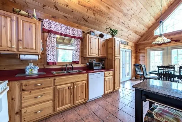 Kulübe (Lazy Cub Lodge)