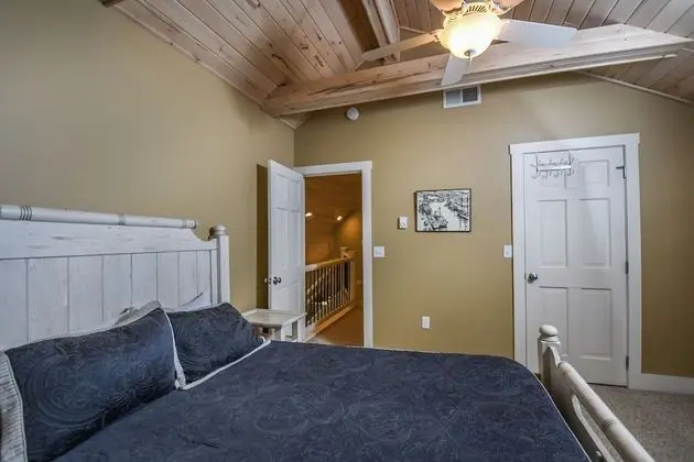 Ev, Birden Çok Yatak, Sıcak Su Havuzu