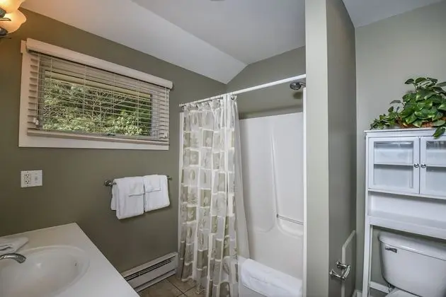 Ev, Birden Çok Yatak, Sıcak Su Havuzu