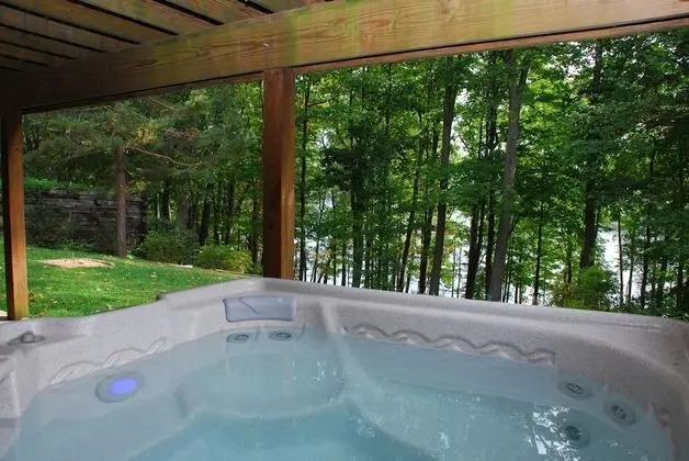 Ev, Birden Çok Yatak, Sıcak Su Havuzu