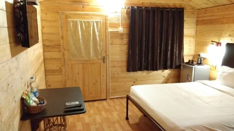 Basic Kır Evi, 1 Çift Kişilik Yatak, Havuz Manzaralı
