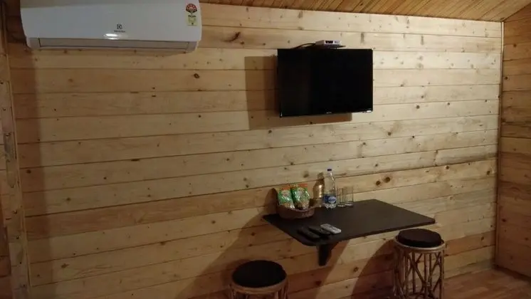Basic Kır Evi, 1 Çift Kişilik Yatak, Havuz Manzaralı