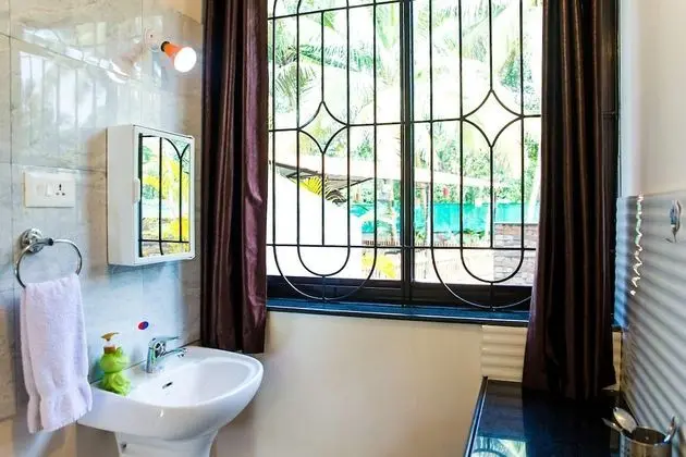Deluxe Tek Büyük Yataklı Oda, 1 Çift Kişilik Yatak, Bahçe Manzaralı, Bahçeli