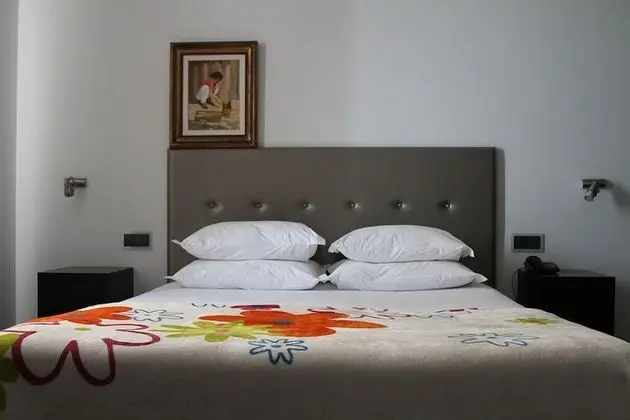Büyük Yataklı Tek Kişilik Oda