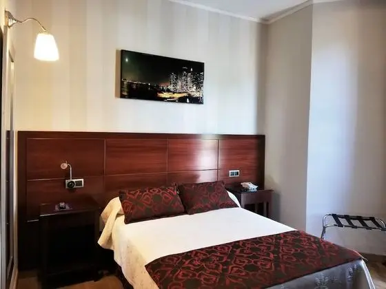 Büyük Yataklı Tek Kişilik Oda