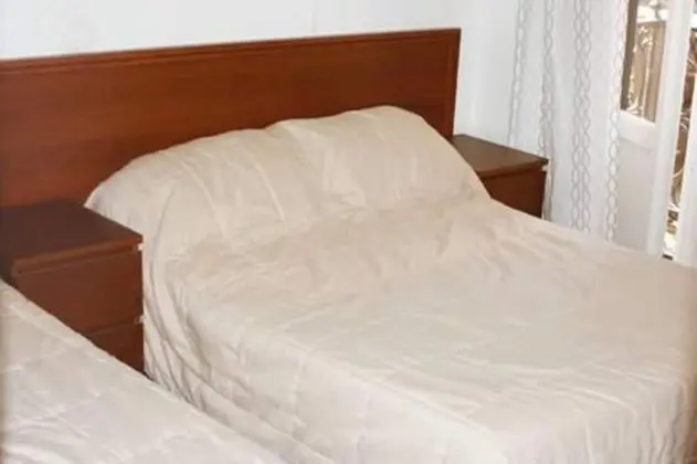 Üç Kişilik Oda