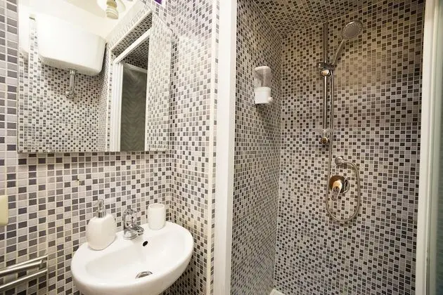 Superior Tek Büyük Yataklı Oda (Private Bathroom)