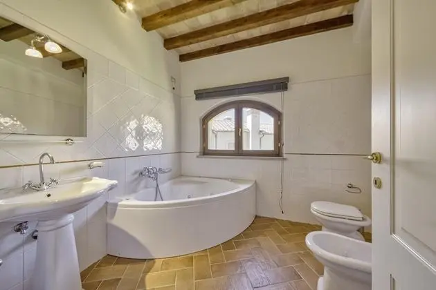 Kapalı spa küveti