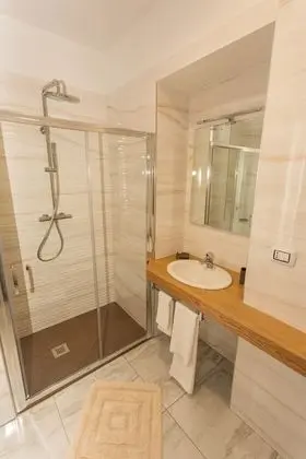 Standard Tek Büyük Yataklı Oda, Ortak Banyo