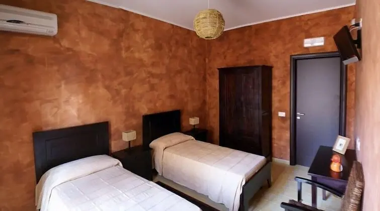 Tek Büyük veya İki Ayrı Yataklı Oda, Balkon (Marrone)