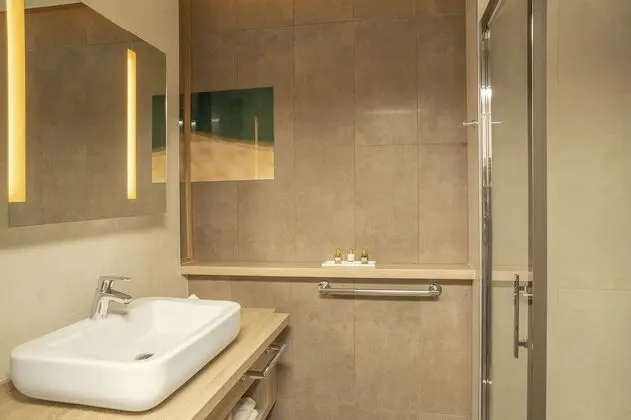 Deluxe Tek Büyük Yataklı Oda