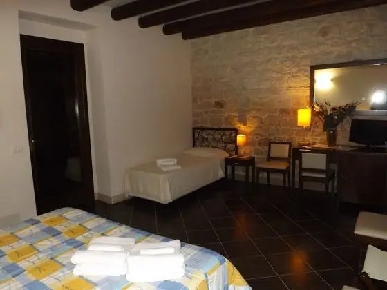 Üç Kişilik Oda