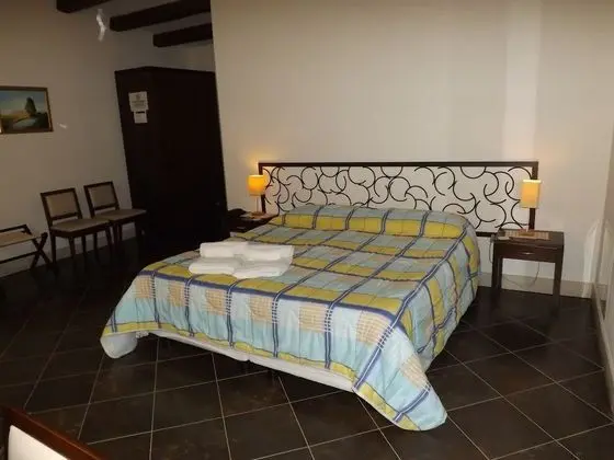 Üç Kişilik Oda
