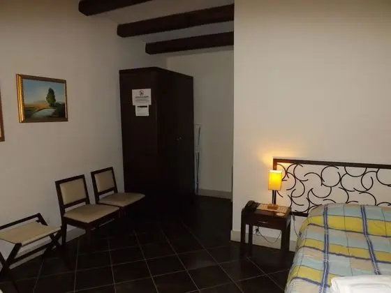 Üç Kişilik Oda