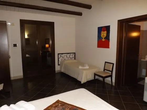 Üç Kişilik Oda