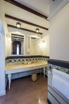 Oda, Balkon, Bahçe Manzaralı (or River View - Garnier)