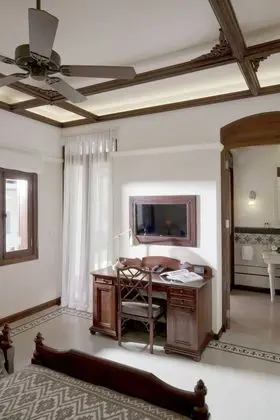 Tek Büyük Yataklı Oda, Balkon, Bahçe Manzaralı (Mouhot)