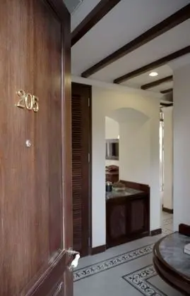 Tek Büyük Yataklı Oda, Balkon, Bahçe Manzaralı (Mouhot)