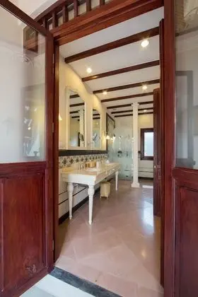 Tek Büyük Yataklı Oda, Balkon, Bahçe Manzaralı (Mouhot)