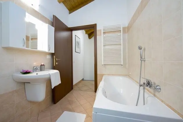 Family Sıra Ev, Birden Çok Yatak, 2 Banyolu, Bahçeli (Le Betulle Garden in Laveno)