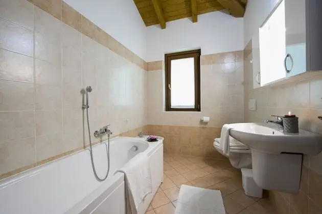 Family Sıra Ev, Birden Çok Yatak, 2 Banyolu, Bahçeli (Le Betulle Garden in Laveno)