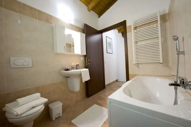 Family Sıra Ev, Birden Çok Yatak, 2 Banyolu, Bahçeli (Le Betulle Garden in Laveno)