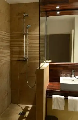 Standard Tek Büyük Yataklı Oda (Port Side, some with Balcony)