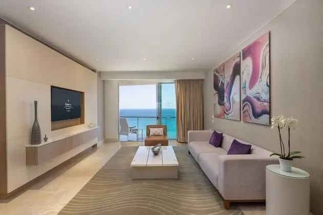 Royale Presidential Suite One Bedroom