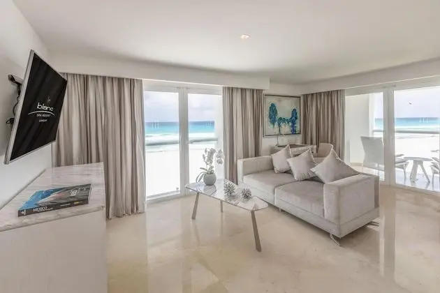 Royale Governor Suite Ocean Front - King Size Bed