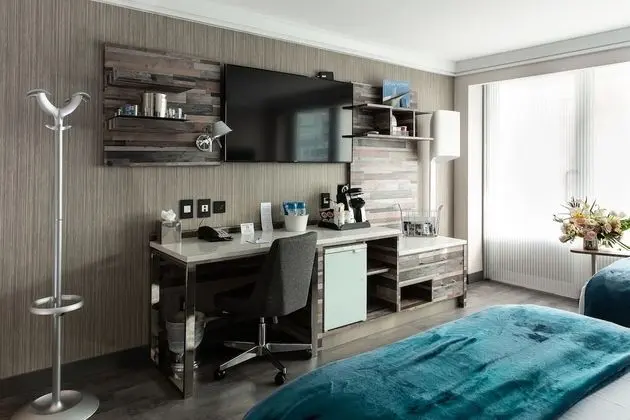 Signature Collection 1 King Bed