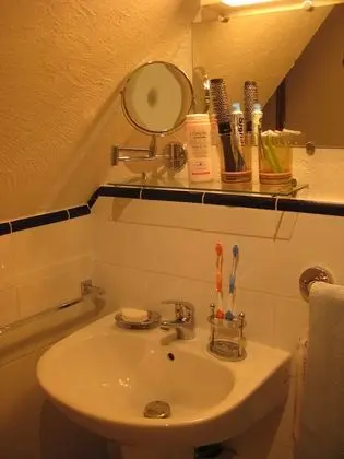 Traditional Tek Büyük Yataklı Oda