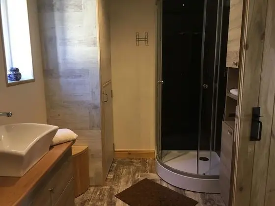 Standard Kır Evi, Banyolu/Duşlu (The Workshop)