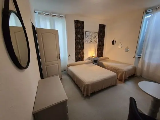 Üç Kişilik Oda