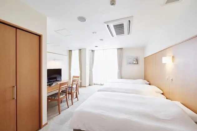 Deluxe Üç Kişilik Oda, Sigara İçilebilir
