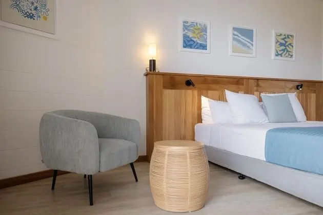 Deluxe Tek Büyük veya İki Ayrı Yataklı Oda, Kısmi Deniz Manzaralı