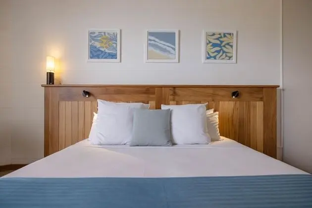 Deluxe Tek Büyük veya İki Ayrı Yataklı Oda, Kısmi Deniz Manzaralı