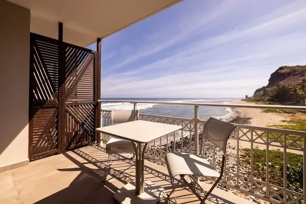 Deluxe Tek Büyük veya İki Ayrı Yataklı Oda, Kısmi Deniz Manzaralı