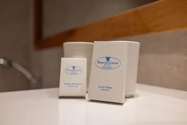 Deluxe Tek Büyük veya İki Ayrı Yataklı Oda, Kısmi Deniz Manzaralı