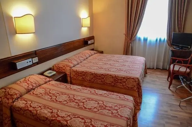 Üç Kişilik Oda