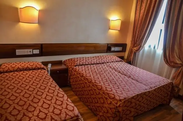 Üç Kişilik Oda