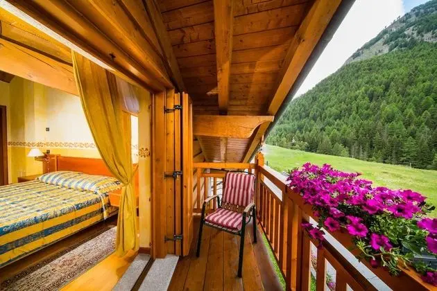 Büyük Yataklı Tek Kişilik Oda