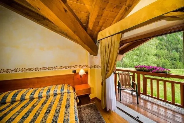 Büyük Yataklı Tek Kişilik Oda